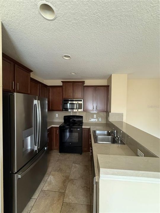 На продажу: $325,000 (3 спален, 2 ванн, 1369 Квадратных фут)