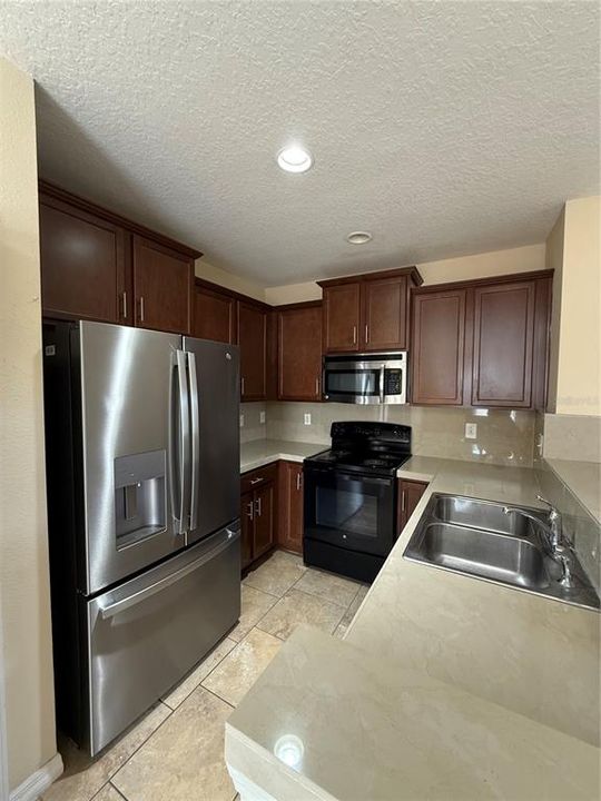 На продажу: $325,000 (3 спален, 2 ванн, 1369 Квадратных фут)