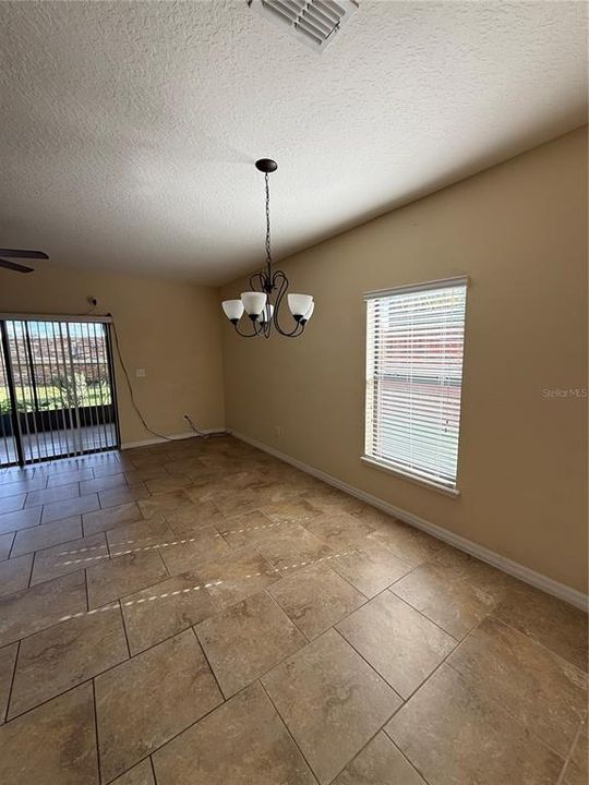 На продажу: $325,000 (3 спален, 2 ванн, 1369 Квадратных фут)