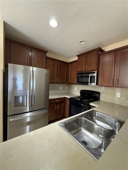 На продажу: $325,000 (3 спален, 2 ванн, 1369 Квадратных фут)