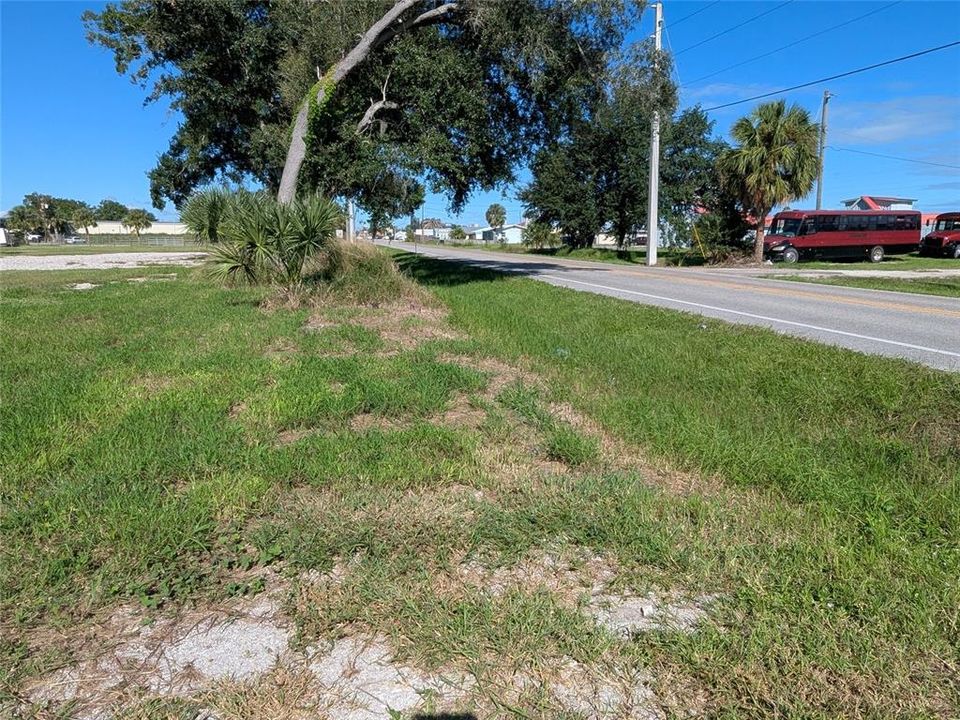 待售: $365,000 (1.88 acres)