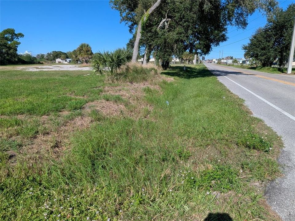 待售: $365,000 (1.88 acres)