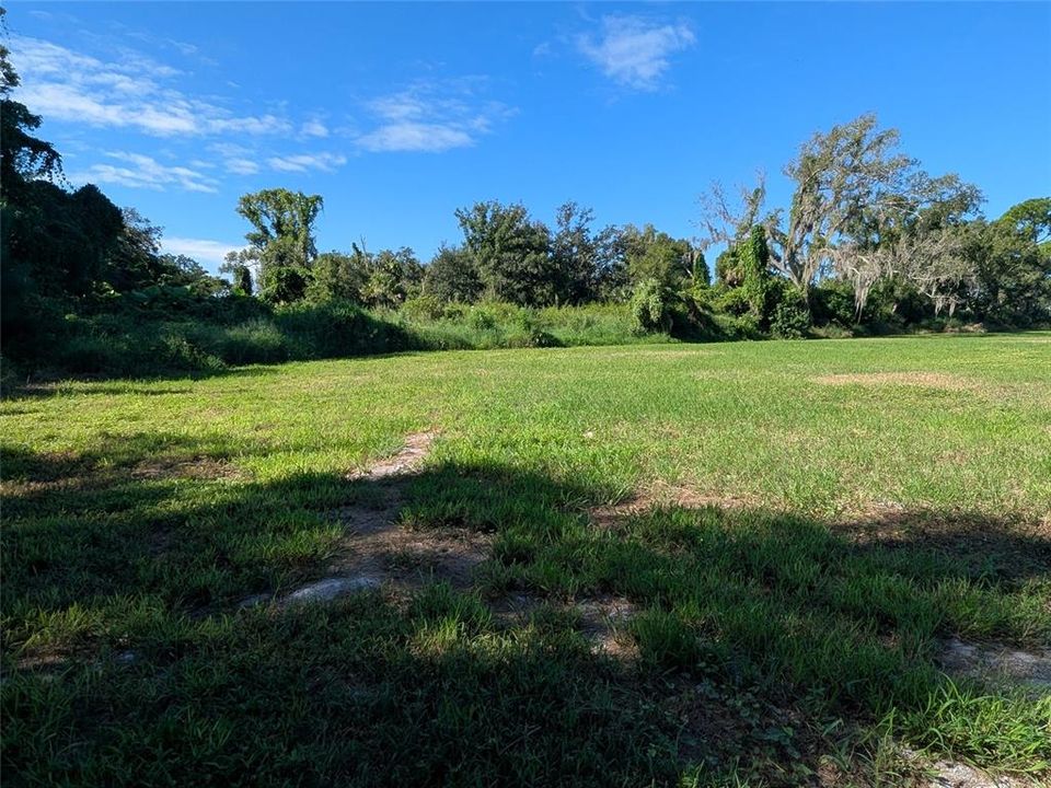 待售: $365,000 (1.88 acres)