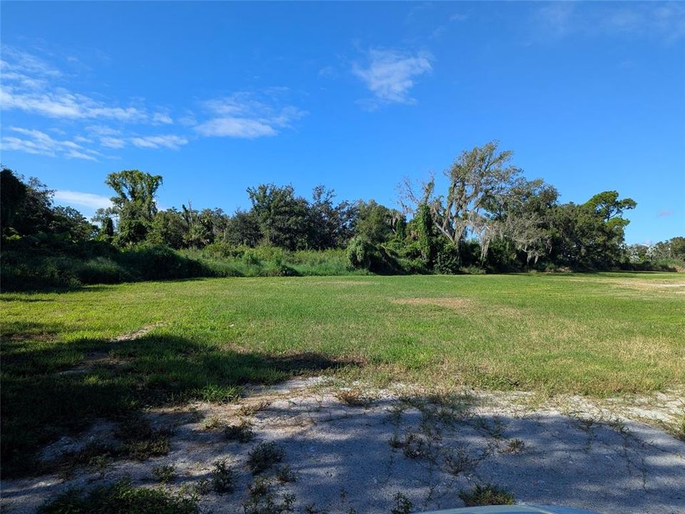 待售: $365,000 (1.88 acres)