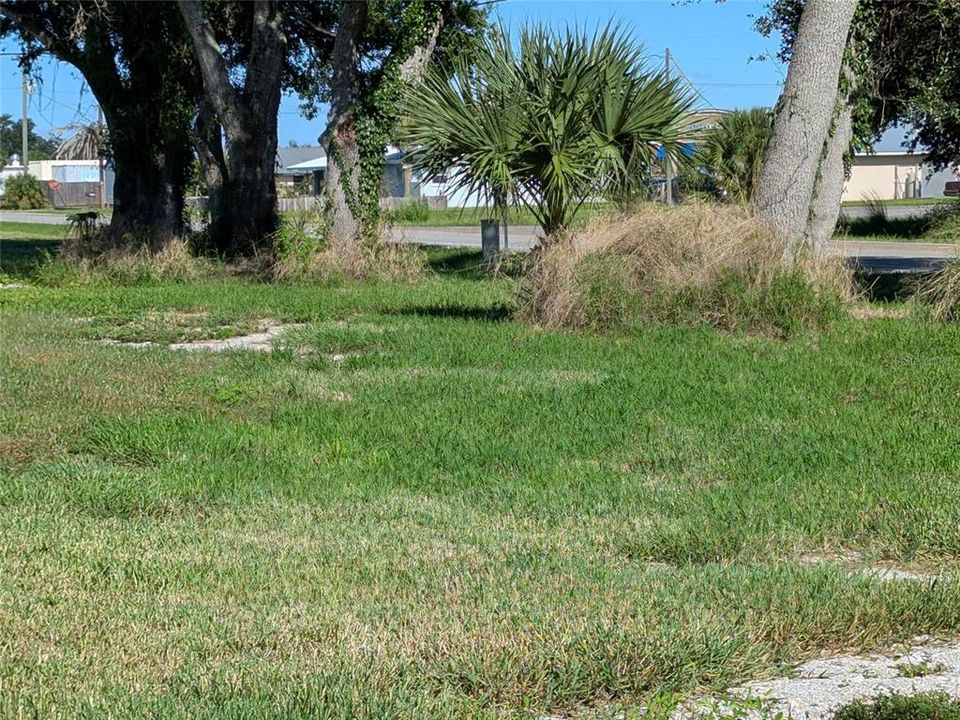 待售: $365,000 (1.88 acres)