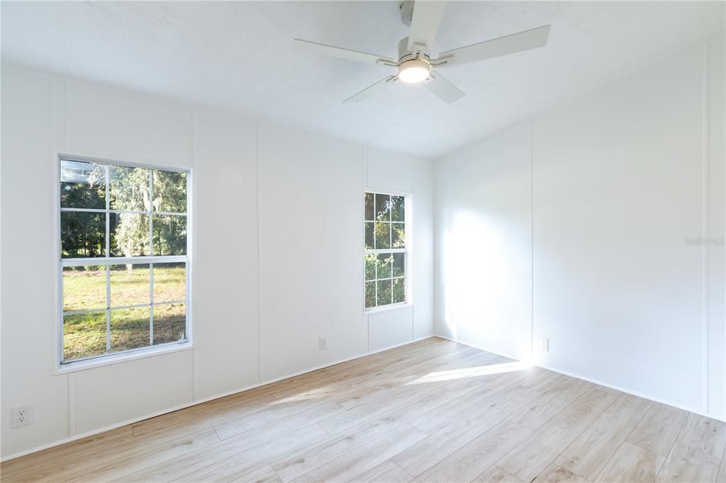 待售: $230,000 (5 贝兹, 2 浴室, 2052 平方英尺)