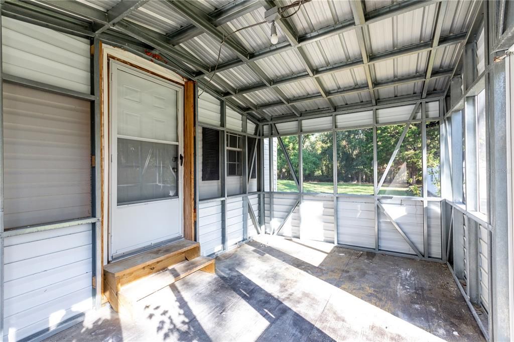 待售: $230,000 (5 贝兹, 2 浴室, 2052 平方英尺)