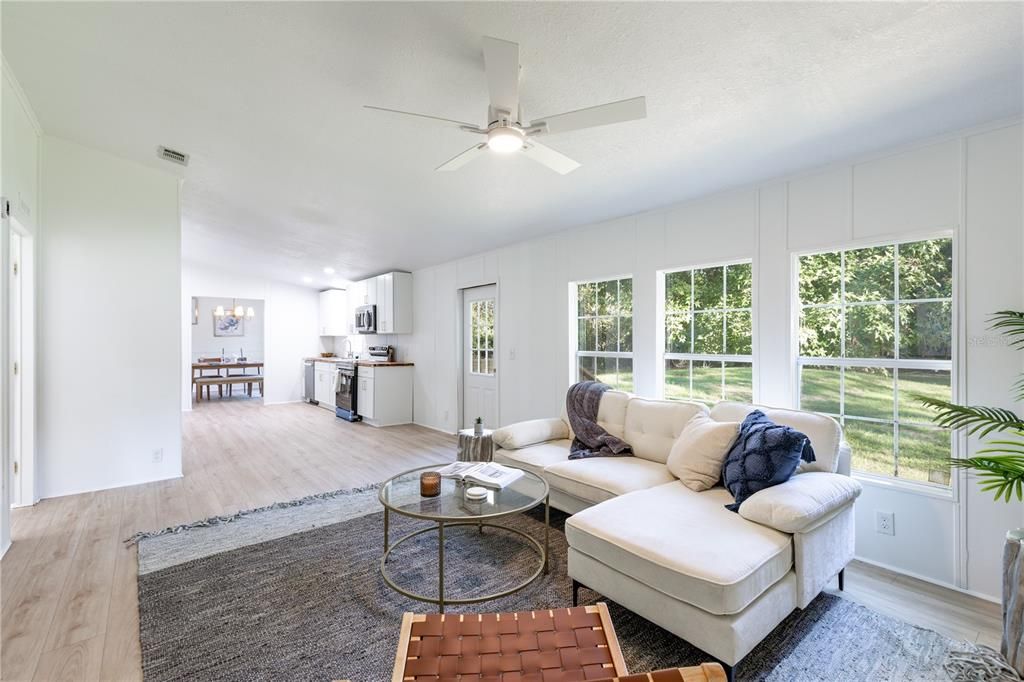 待售: $230,000 (5 贝兹, 2 浴室, 2052 平方英尺)