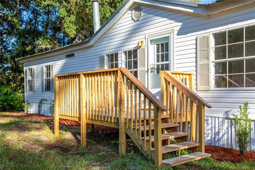 待售: $230,000 (5 贝兹, 2 浴室, 2052 平方英尺)