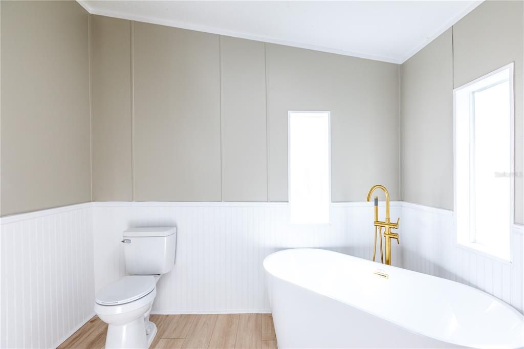 待售: $230,000 (5 贝兹, 2 浴室, 2052 平方英尺)