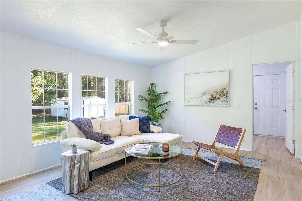 待售: $230,000 (5 贝兹, 2 浴室, 2052 平方英尺)