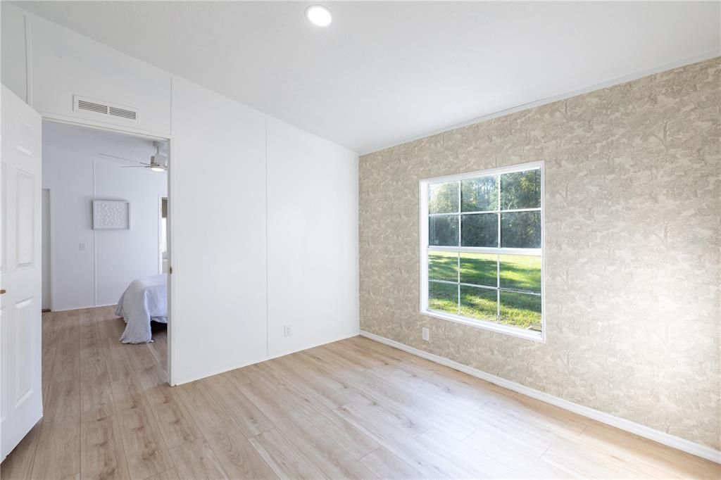 待售: $230,000 (5 贝兹, 2 浴室, 2052 平方英尺)