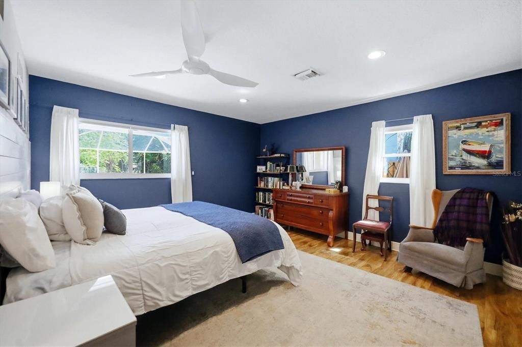 Active With Contract: $1,000,000 (3 beds, 2 baths, 2239 Square Feet)