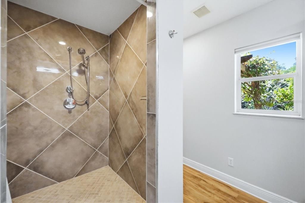 Active With Contract: $1,000,000 (3 beds, 2 baths, 2239 Square Feet)