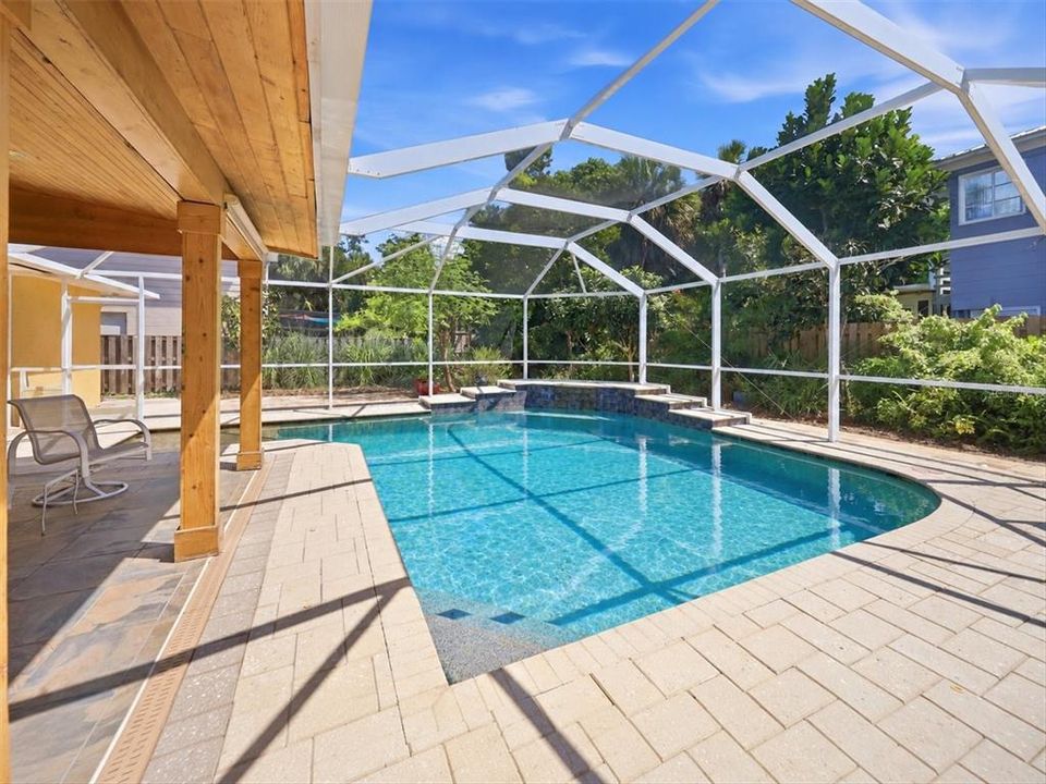 Active With Contract: $1,000,000 (3 beds, 2 baths, 2239 Square Feet)