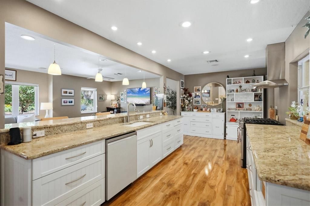 Active With Contract: $1,000,000 (3 beds, 2 baths, 2239 Square Feet)