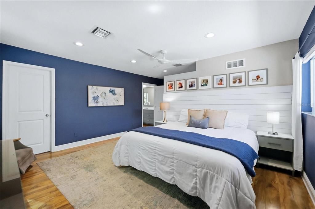 Active With Contract: $1,000,000 (3 beds, 2 baths, 2239 Square Feet)
