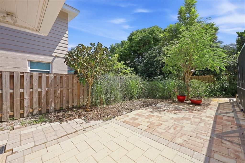 Active With Contract: $1,000,000 (3 beds, 2 baths, 2239 Square Feet)