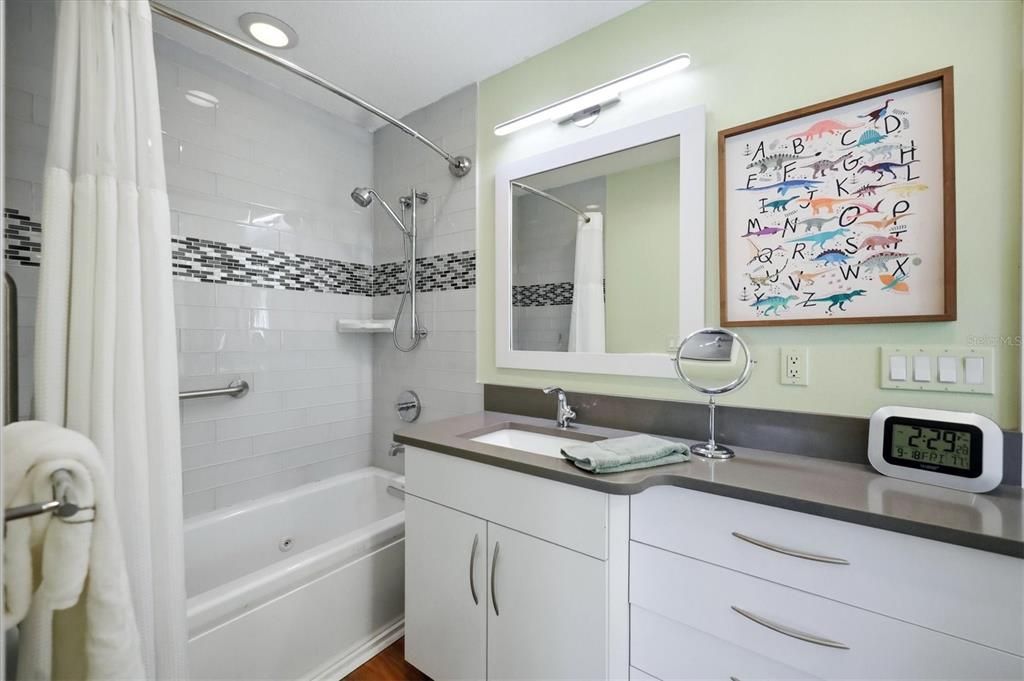 Active With Contract: $1,000,000 (3 beds, 2 baths, 2239 Square Feet)