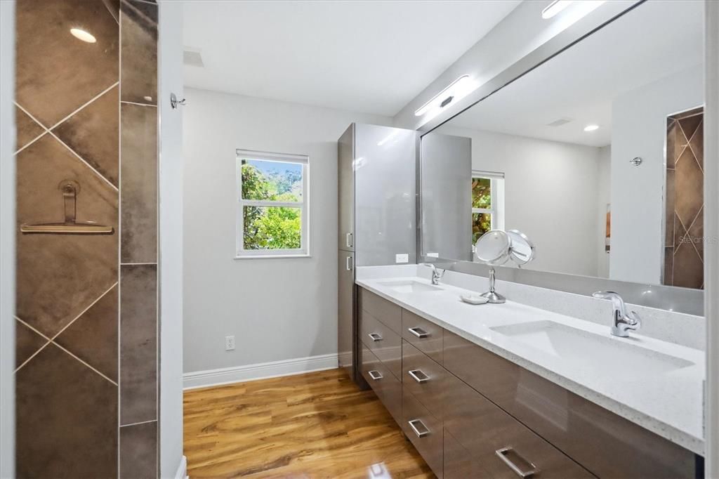 Active With Contract: $1,000,000 (3 beds, 2 baths, 2239 Square Feet)