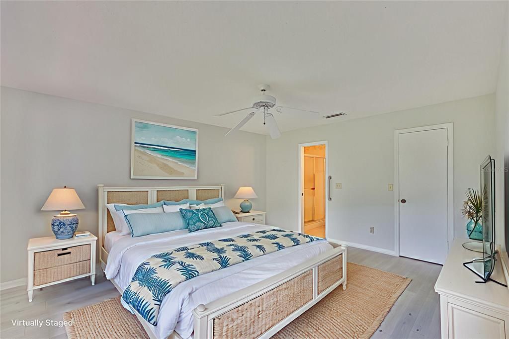 На продажу: $189,000 (2 спален, 2 ванн, 1378 Квадратных фут)