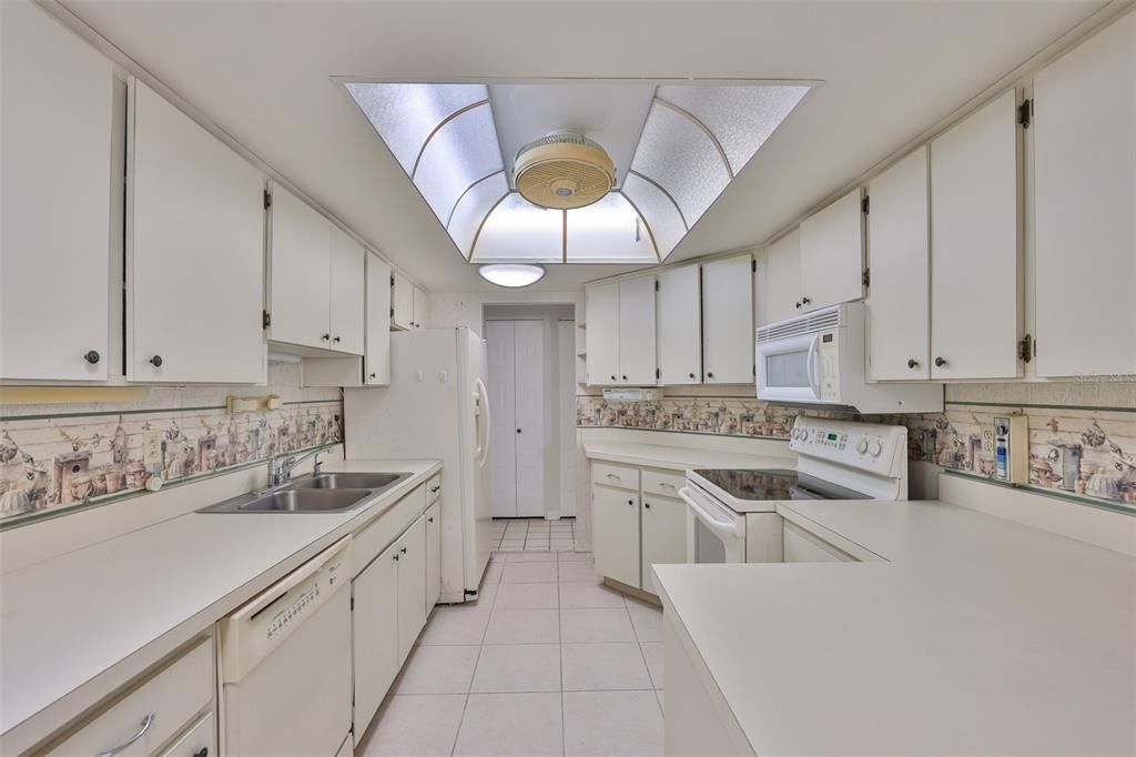 На продажу: $189,000 (2 спален, 2 ванн, 1378 Квадратных фут)