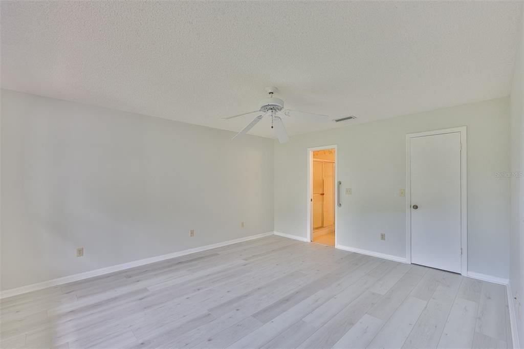 На продажу: $189,000 (2 спален, 2 ванн, 1378 Квадратных фут)