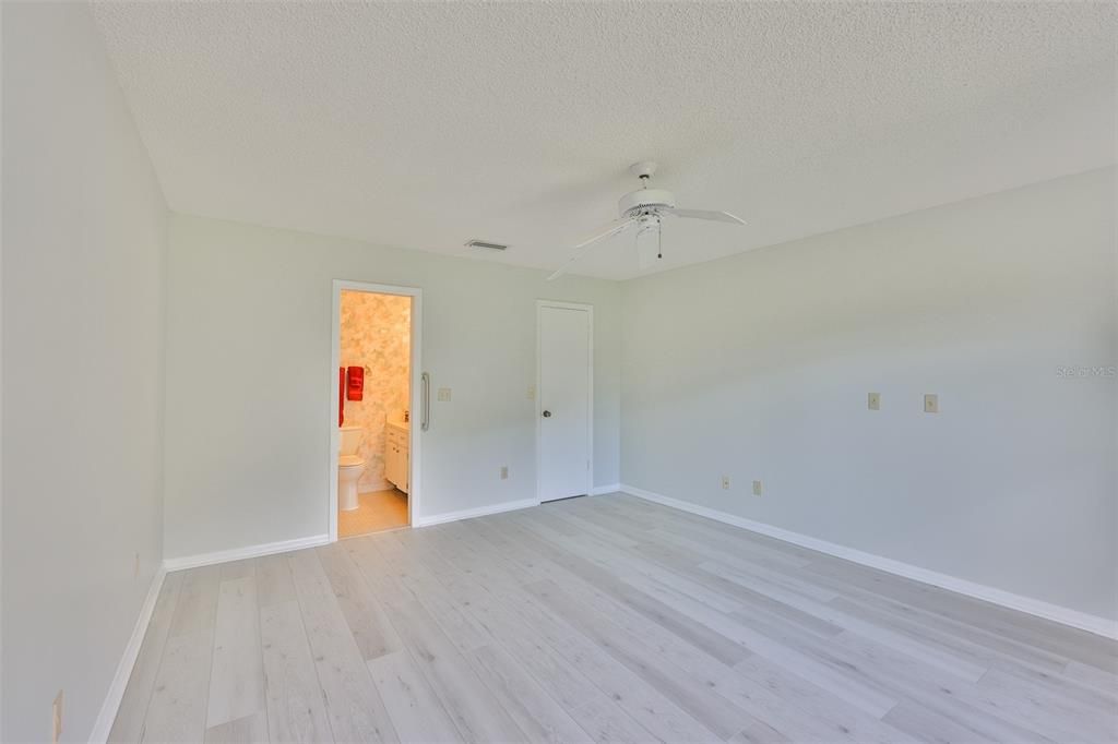 На продажу: $189,000 (2 спален, 2 ванн, 1378 Квадратных фут)