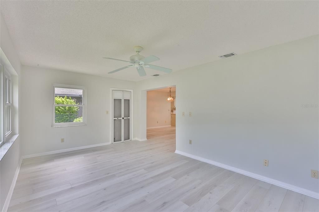 На продажу: $189,000 (2 спален, 2 ванн, 1378 Квадратных фут)