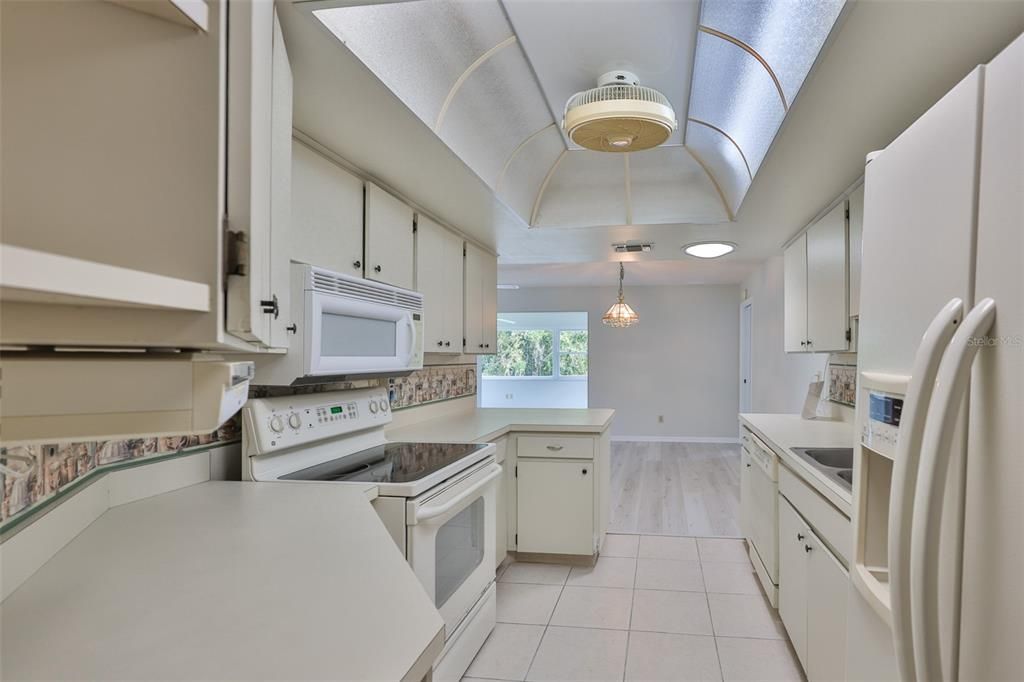 На продажу: $189,000 (2 спален, 2 ванн, 1378 Квадратных фут)