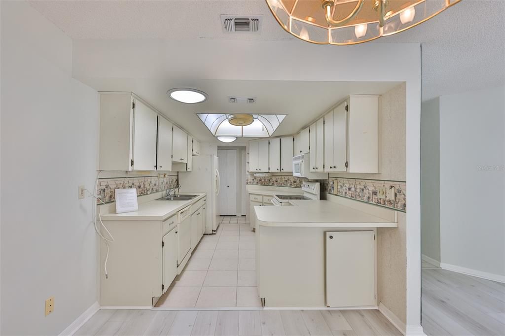 На продажу: $189,000 (2 спален, 2 ванн, 1378 Квадратных фут)