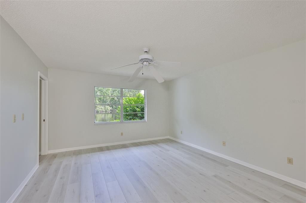 На продажу: $189,000 (2 спален, 2 ванн, 1378 Квадратных фут)