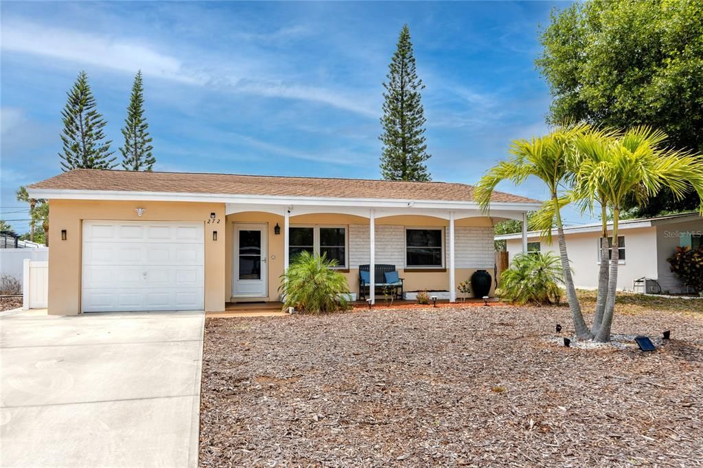 Recently Sold: $365,000 (2 beds, 1 baths, 926 Square Feet)