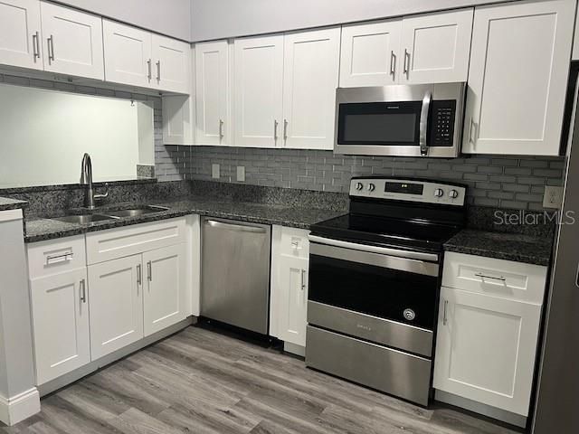 Active With Contract: $205,000 (2 beds, 2 baths, 864 Square Feet)