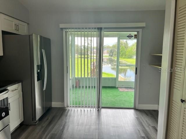 Active With Contract: $205,000 (2 beds, 2 baths, 864 Square Feet)