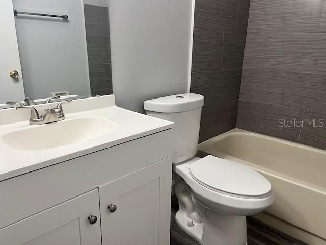 Active With Contract: $205,000 (2 beds, 2 baths, 864 Square Feet)