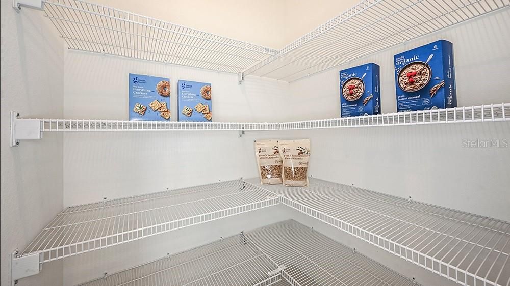 Activo con contrato: $299,000 (3 camas, 2 baños, 1373 Pies cuadrados)