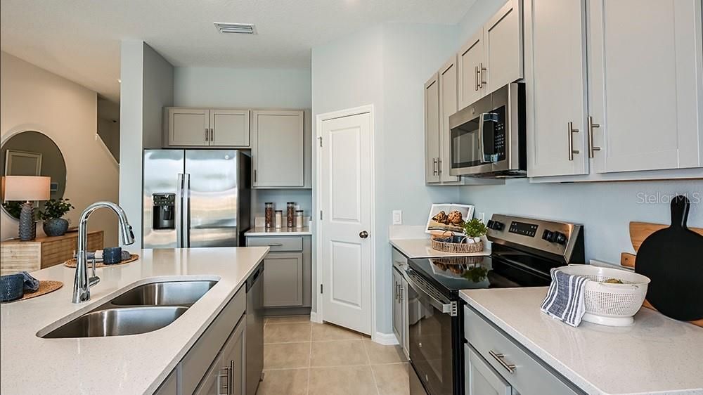 Activo con contrato: $299,000 (3 camas, 2 baños, 1373 Pies cuadrados)