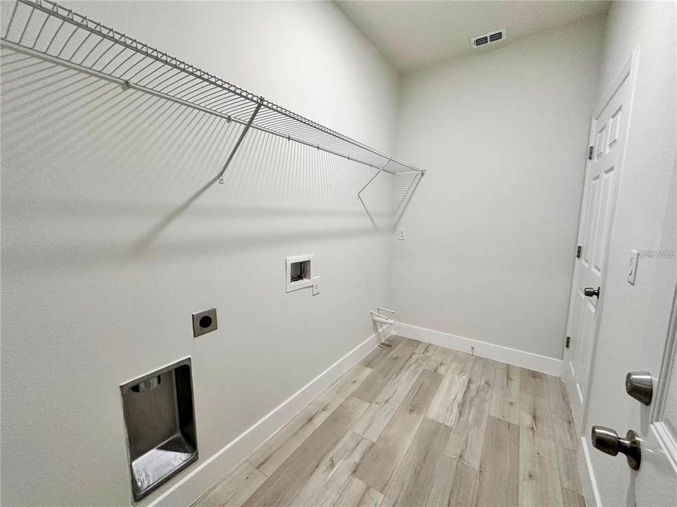 For Sale: $282,490 (3 beds, 2 baths, 1529 Square Feet)