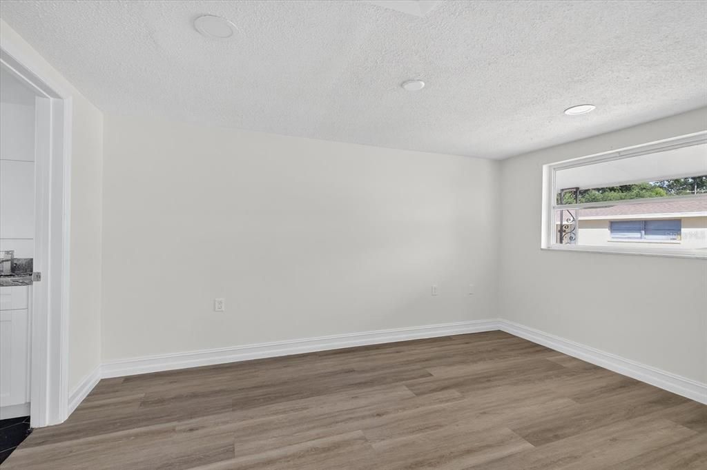 For Rent: $1,225 (1 beds, 1 baths, 624 Square Feet)