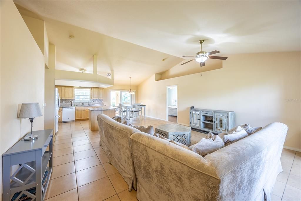 For Sale: $380,000 (4 beds, 2 baths, 1718 Square Feet)