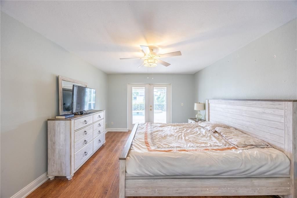 For Sale: $380,000 (4 beds, 2 baths, 1718 Square Feet)