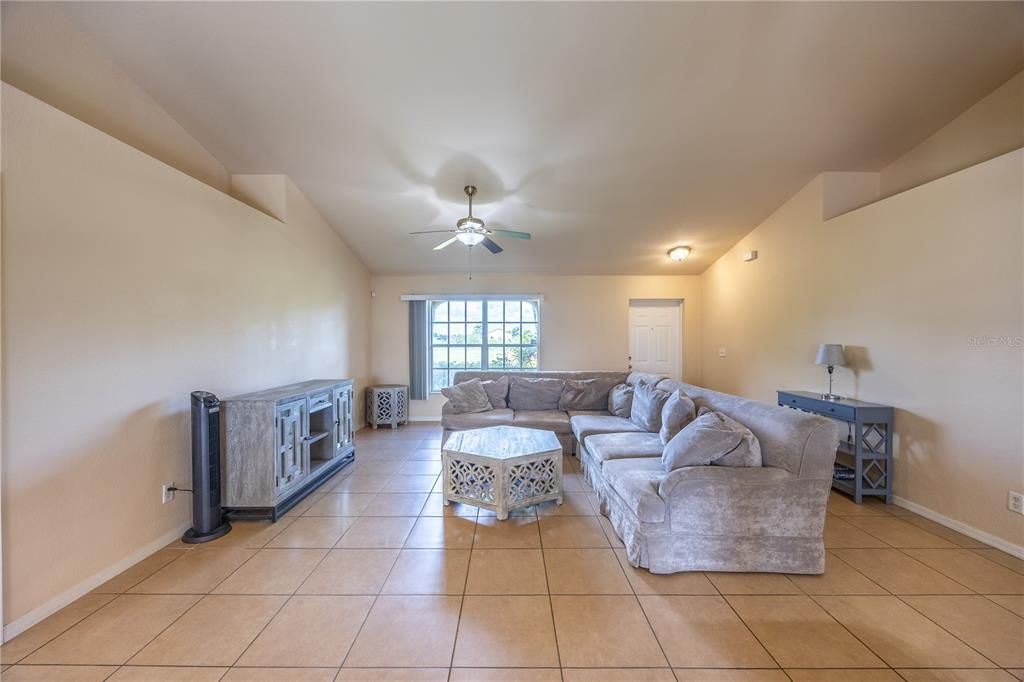For Sale: $380,000 (4 beds, 2 baths, 1718 Square Feet)