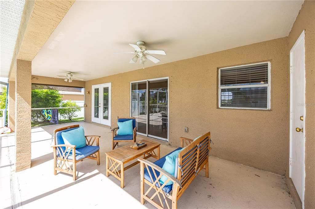 For Sale: $380,000 (4 beds, 2 baths, 1718 Square Feet)