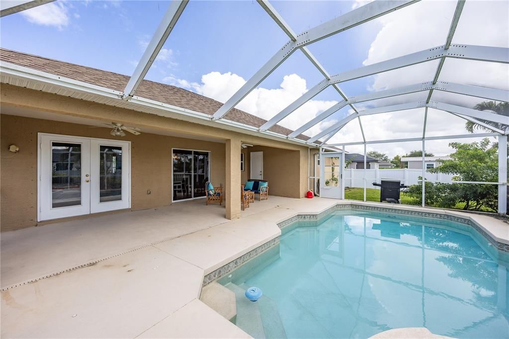 For Sale: $380,000 (4 beds, 2 baths, 1718 Square Feet)