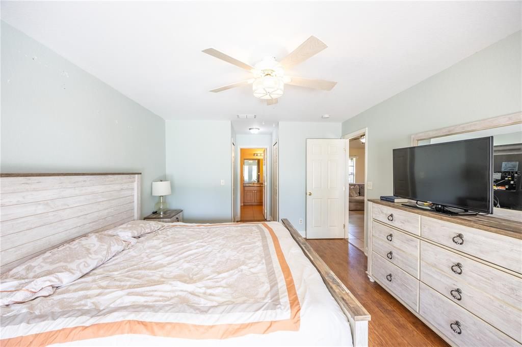 For Sale: $380,000 (4 beds, 2 baths, 1718 Square Feet)