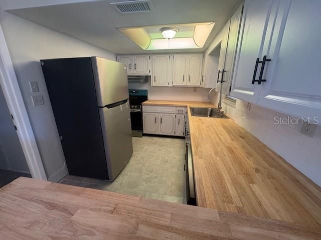 Active With Contract: $1,495 (3 beds, 2 baths, 1118 Square Feet)