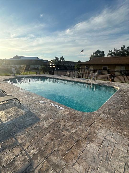 На продажу: $249,900 (2 спален, 2 ванн, 1102 Квадратных фут)