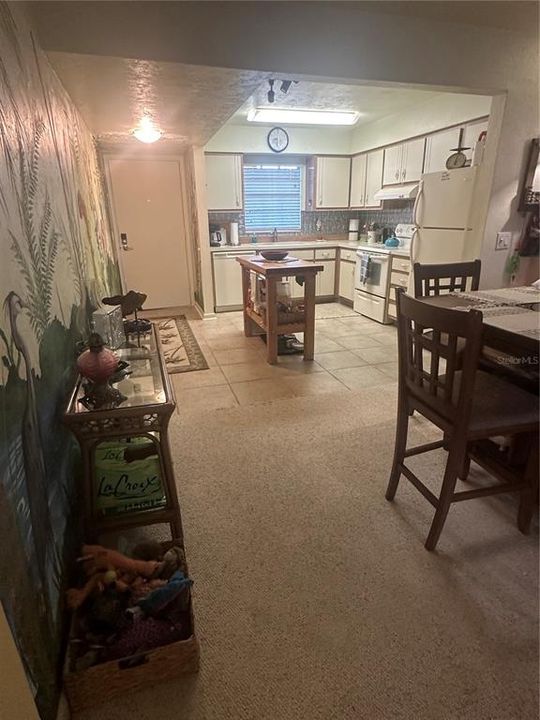 На продажу: $249,900 (2 спален, 2 ванн, 1102 Квадратных фут)