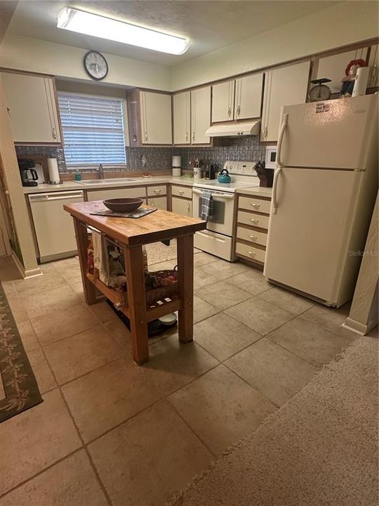 На продажу: $249,900 (2 спален, 2 ванн, 1102 Квадратных фут)